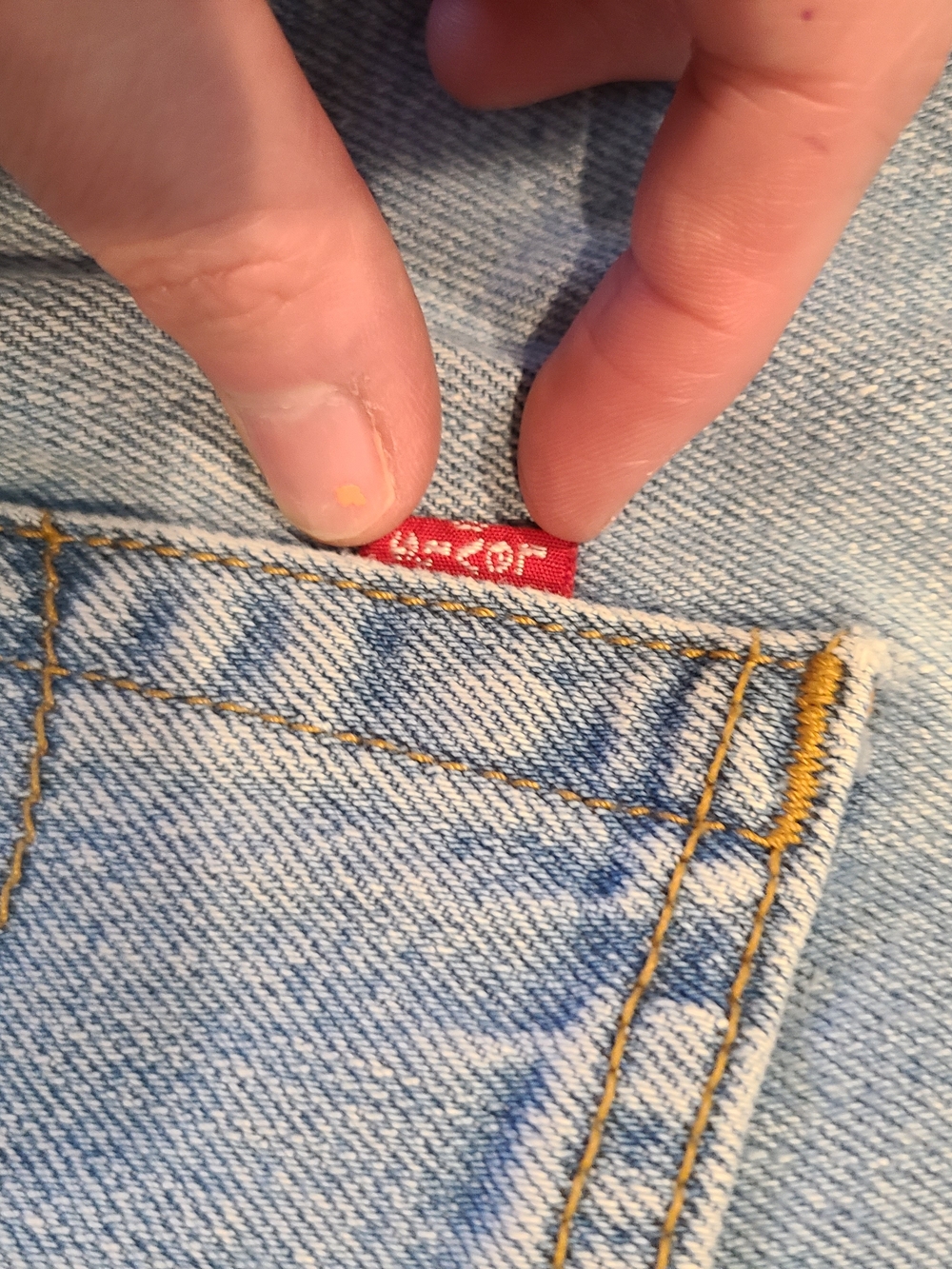 Vintage Levi's 560 Comfort Fit light-wash denim jeans - size W30 L34 - Picture 7 of 7